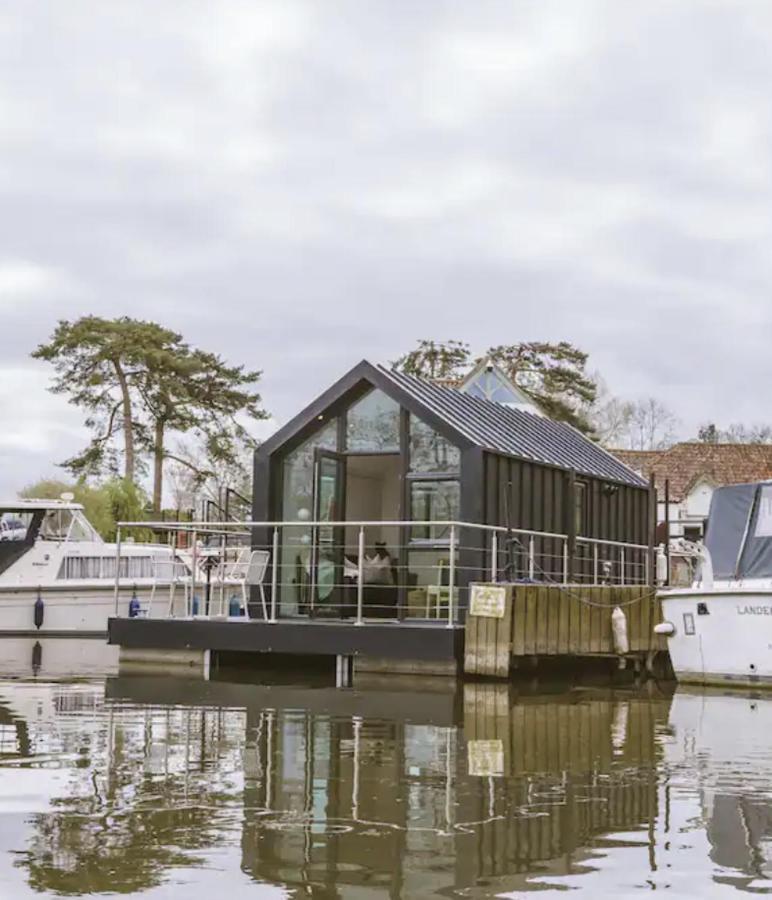 Water Cabin With Water Sports Equipment And Bikes, Bath Bristol Kültér fotó