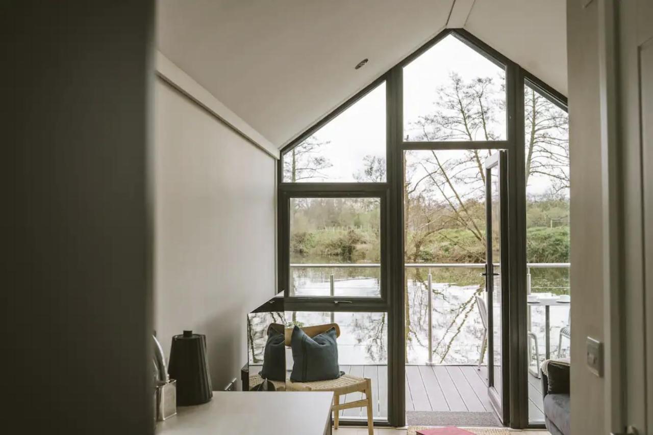 Water Cabin With Water Sports Equipment And Bikes, Bath Bristol Kültér fotó